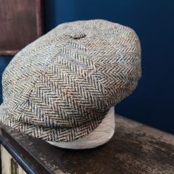 COMPOSITION Laine Harris Tweed Doublure Polyester 50%, Viscose 50% Longueur visière 6,5cm Montage 8 pans Fabriqué main Fabriqué en Allemagne