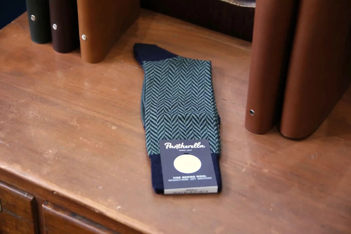 Pantherella_chaussettes_hedon_navy_leaf_1