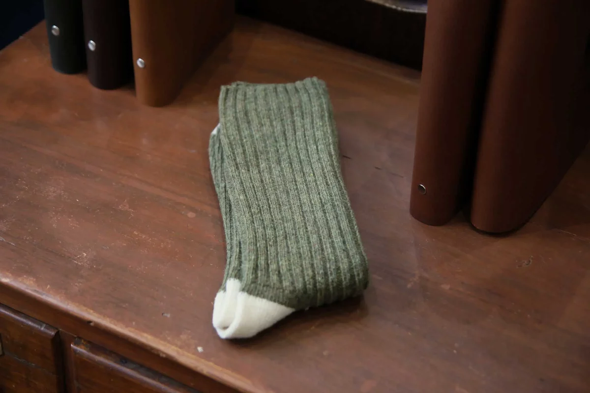 Royalties_chaussettes_benjamin_vert_de_gris_1