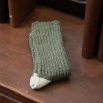 Royalties_chaussettes_benjamin_vert_de_gris_1