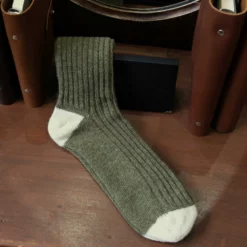 Royalties_chaussettes_benjamin_vert_de_gris_2