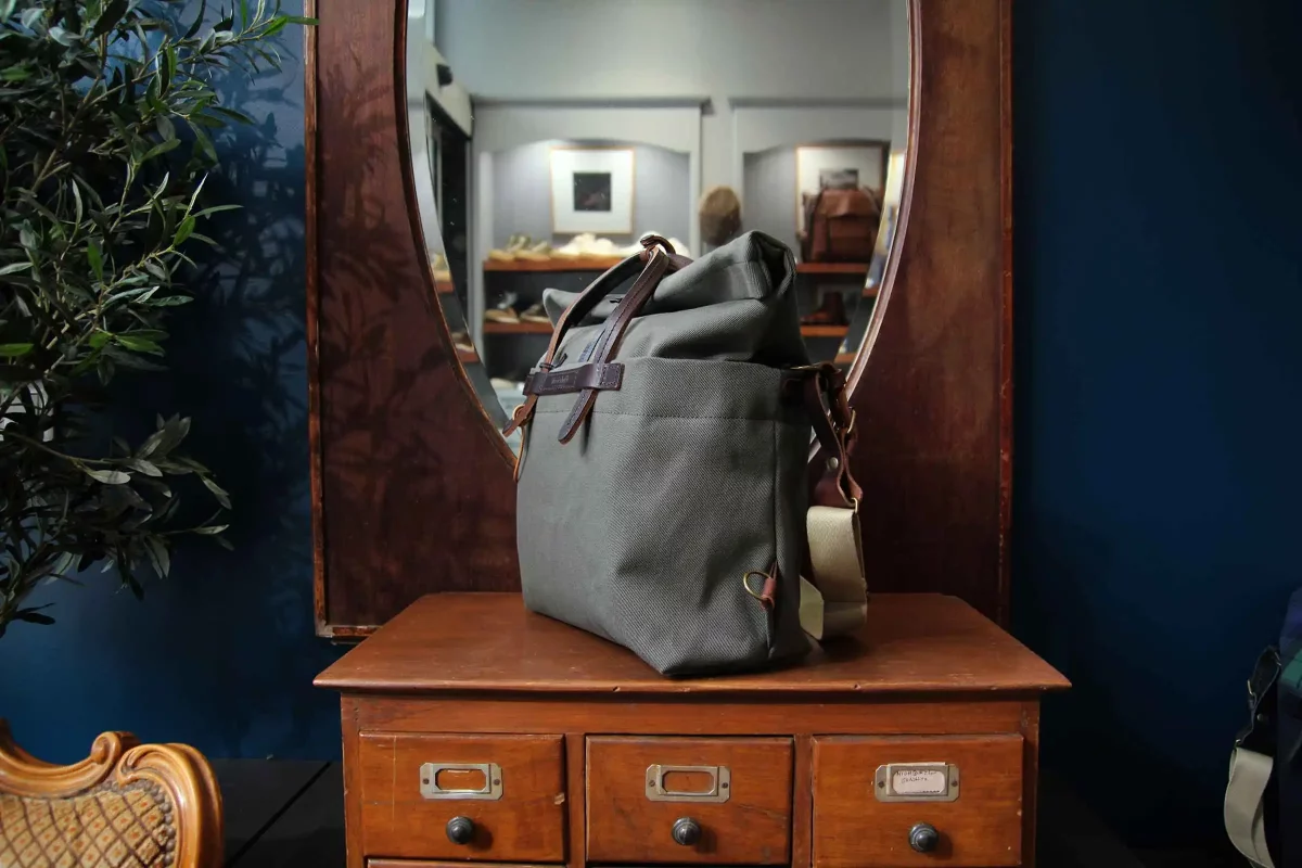 BLEU_DE_CHAUFFE_sac_business_woody_kaki_3