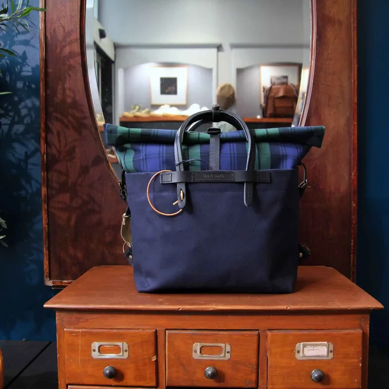 BLEU_DE_CHAUFFE_sac_business_woody_navy_tartan_1