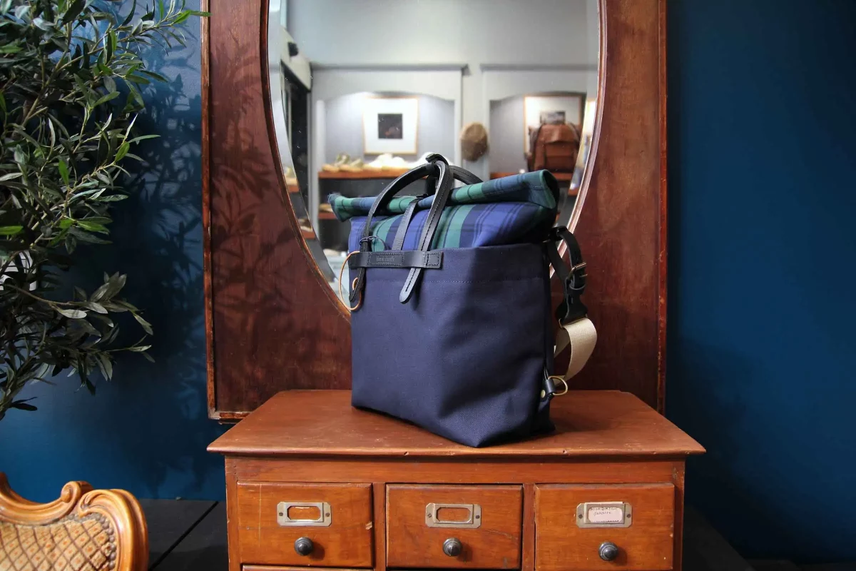BLEU_DE_CHAUFFE_sac_business_woody_navy_tartan_3