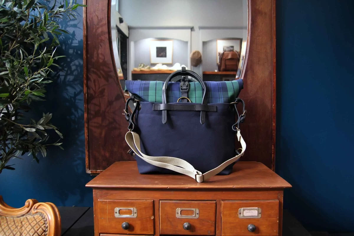 BLEU_DE_CHAUFFE_sac_business_woody_navy_tartan_4