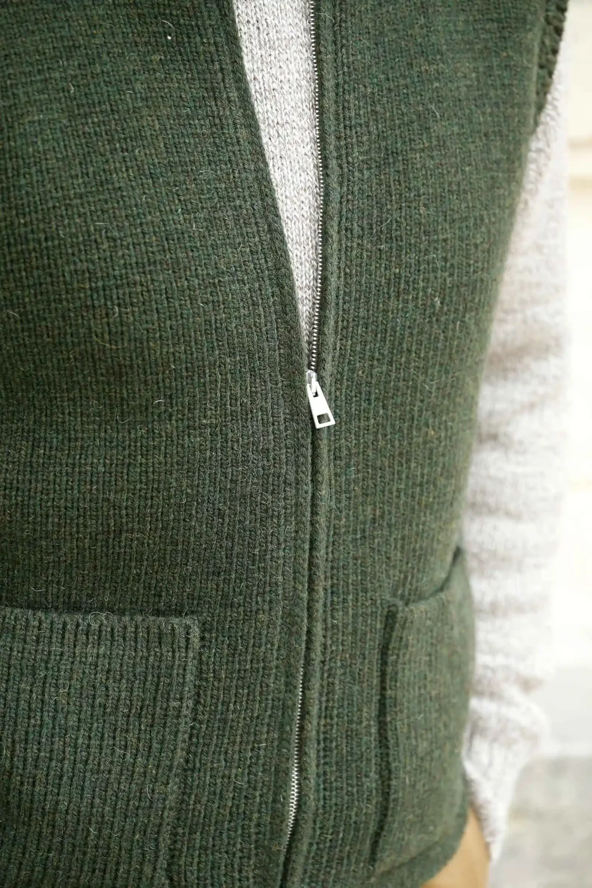 CASA_ISAAC_gilet_folk_81_dark_green_3