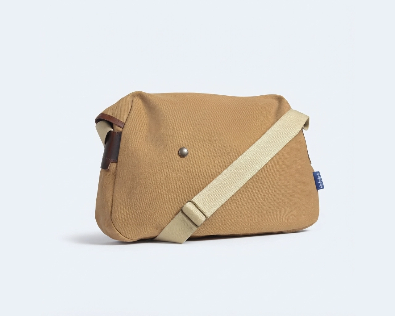 dukestoreparis_bleu_de_chauffe_sac_musette_Leon_toile_camel_03